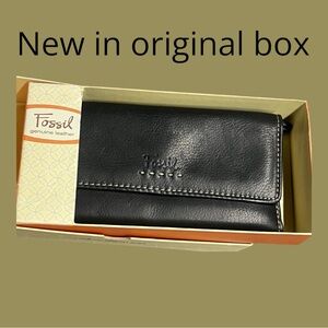 Fossil Black Leather wallet New in box “pop stitch Clutch” gift for mom, ladies